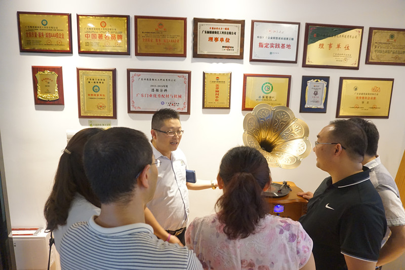 色虎看片软件化工展厅荣誉墙