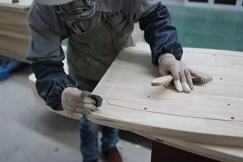 色虎看片软件化工_水性漆施工_打磨